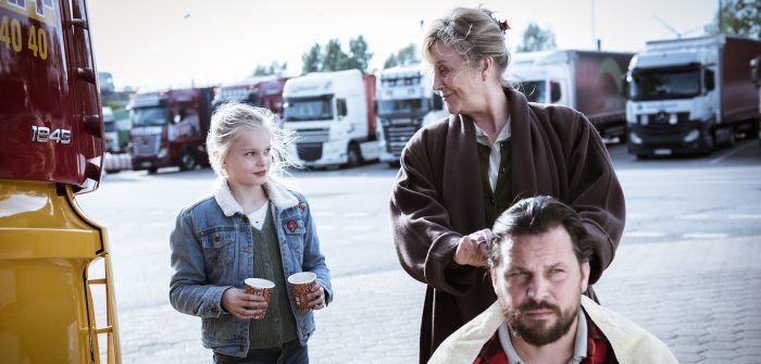 Szenenbild ROMYS SALON - (c) farbfilm Verleih